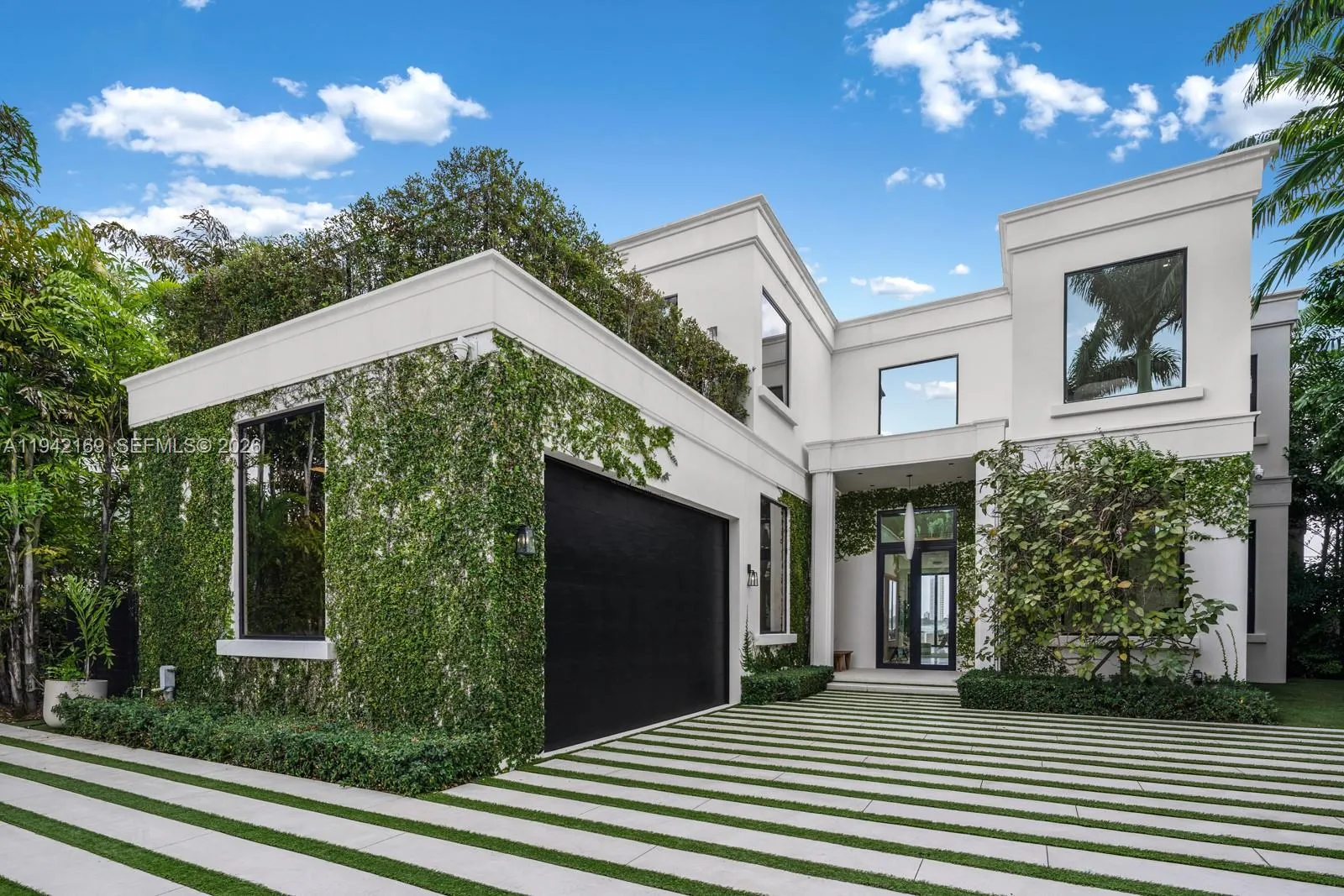Foto de propiedad en 33 E Dilido Drive, Miami Beach, FL 33139 Miami Beach con MLS# 