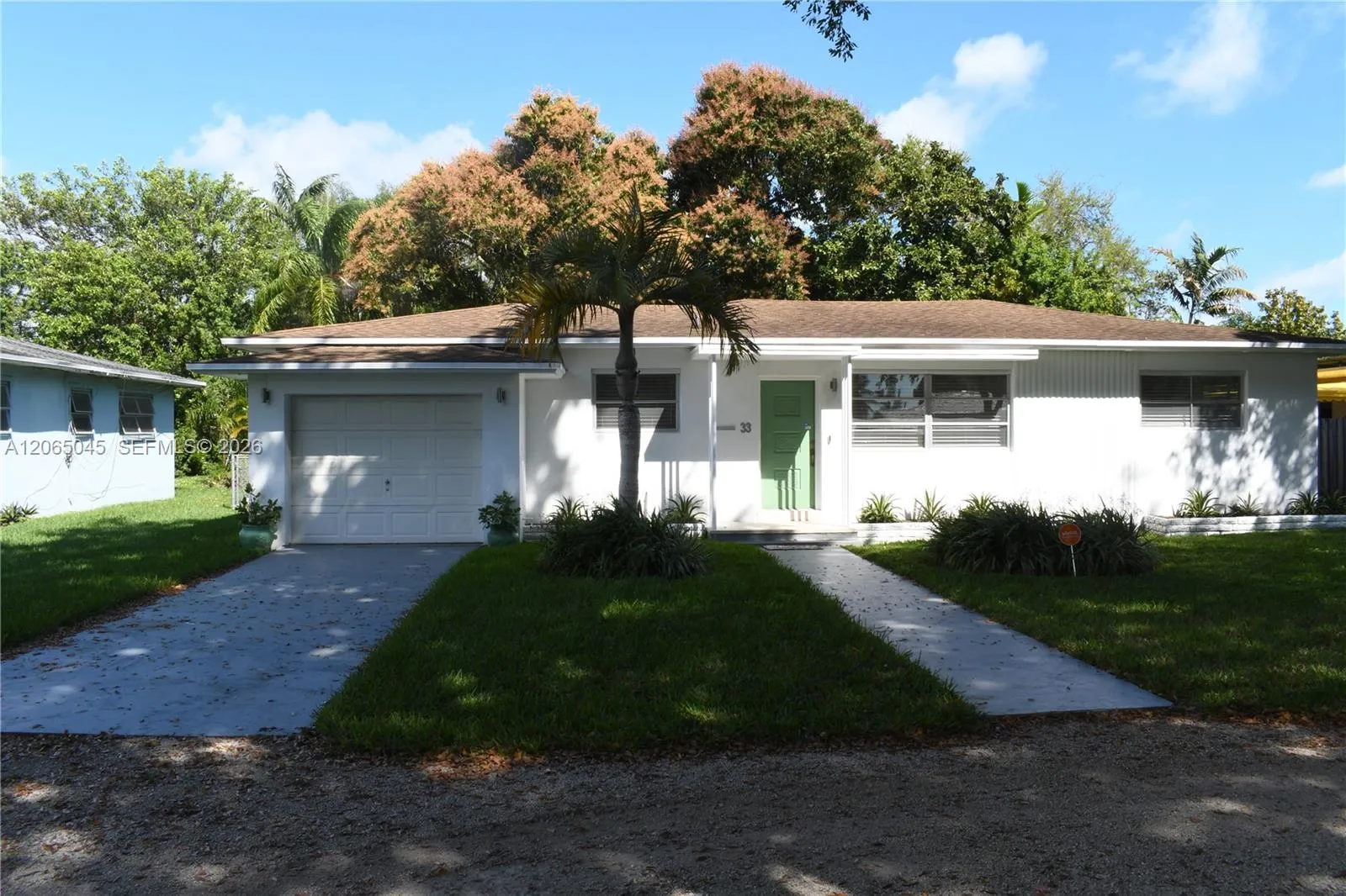 Foto de propiedad en 33 NW 87th Street, El Portal, FL 33150 El Portal con MLS# 