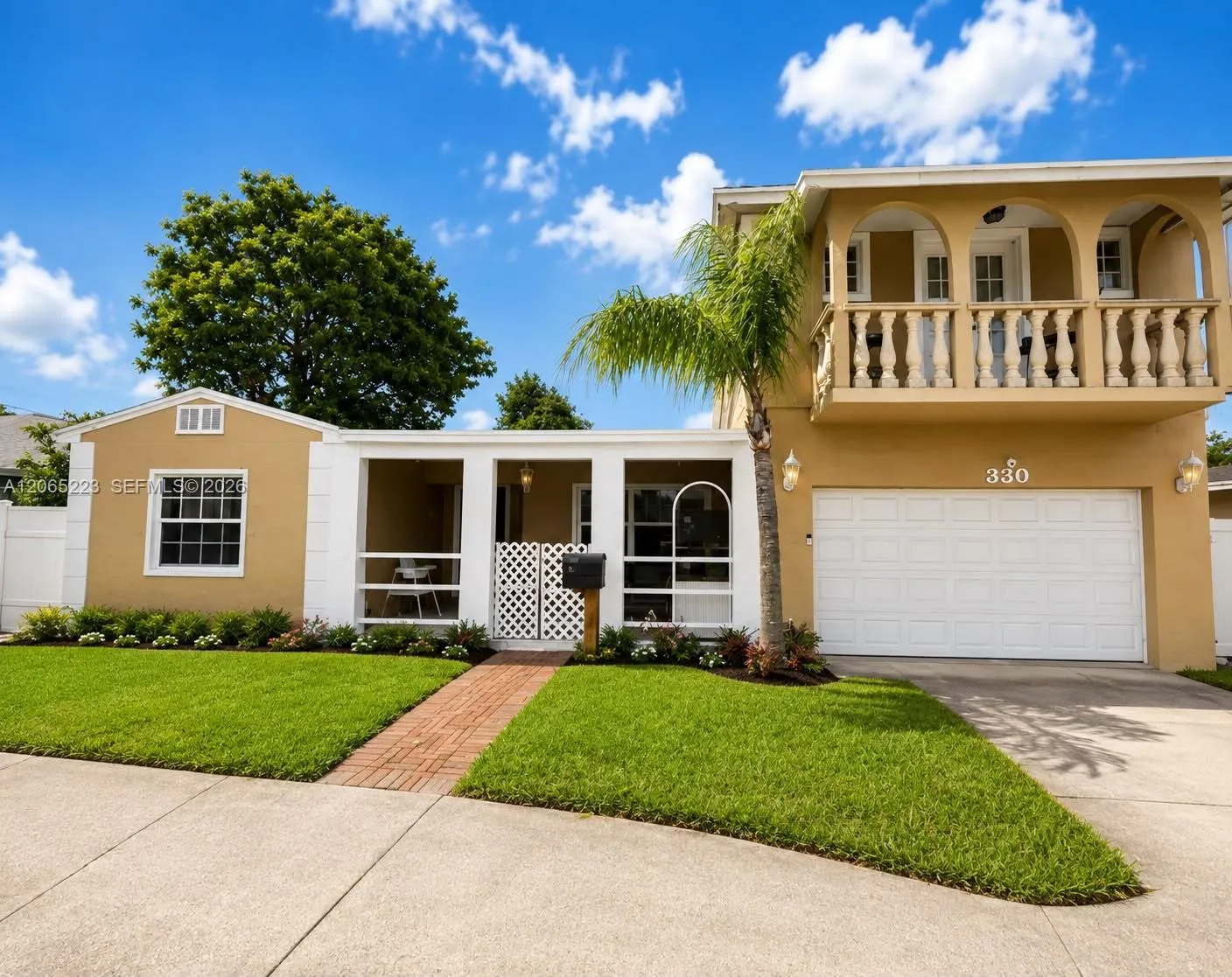 Foto de propiedad en 330 Cypress Drive, Lake Park, FL 33403 Lake Park con MLS# 