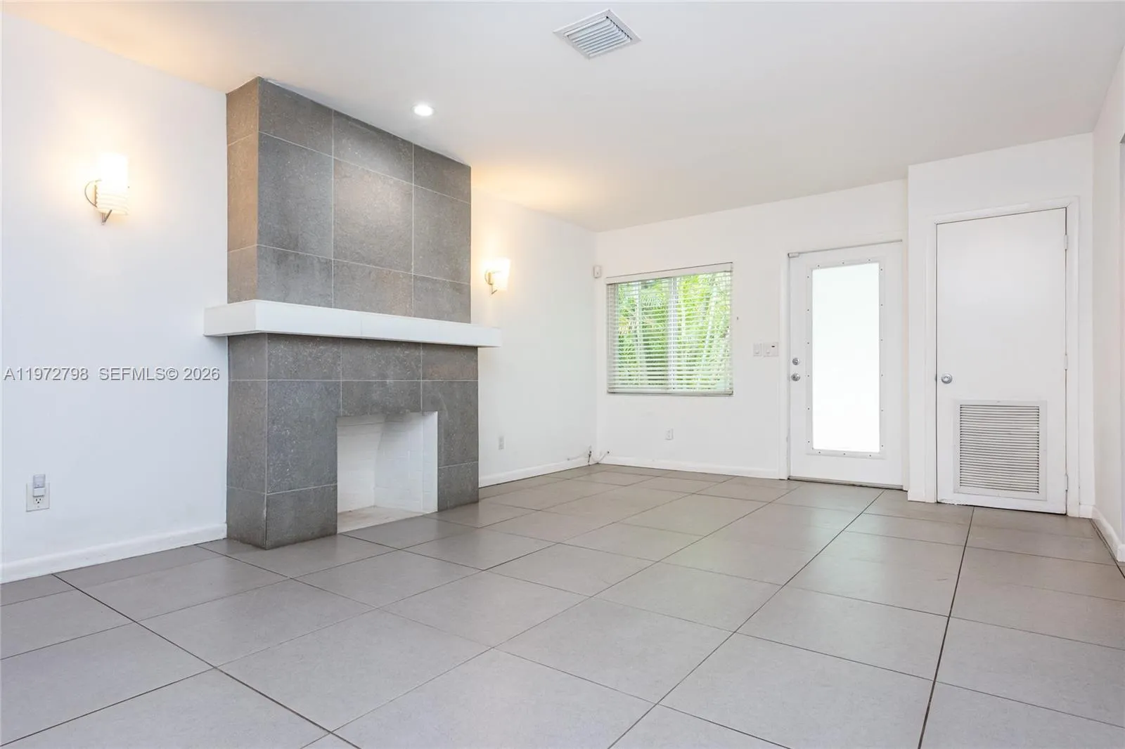 Foto de propiedad en 330 NE 86 Street, El Portal, FL 33138 El Portal con MLS# 