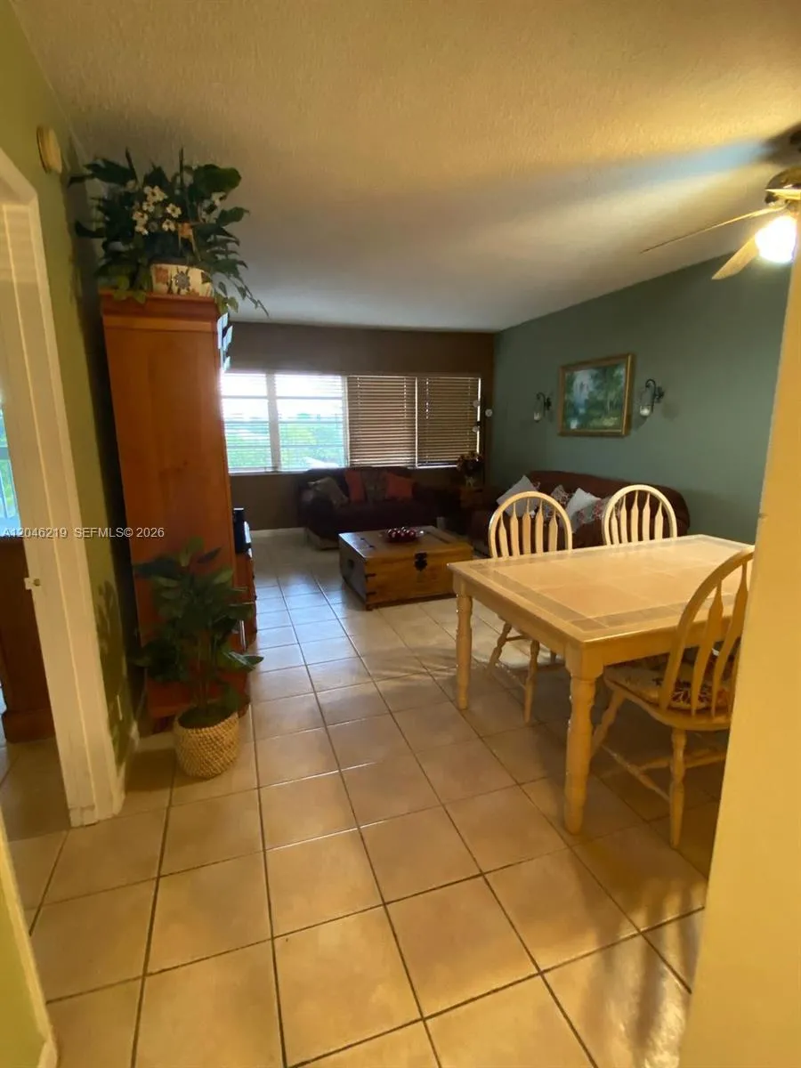 Foto de propiedad en 330 SE 2nd Street 403F, Hallandale Beach, FL 33009 Hallandale Beach con MLS#