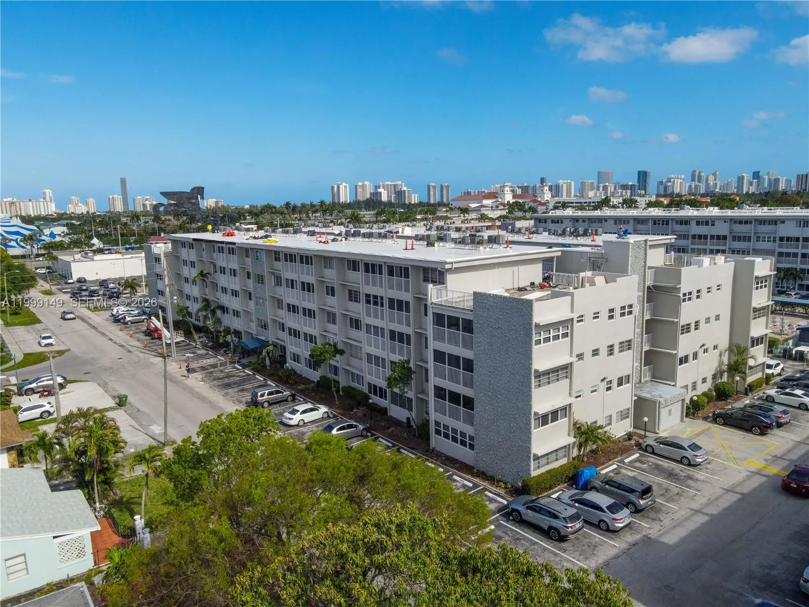 Foto de propiedad en 330 SE 2nd Street 405F, Hallandale Beach, FL 33009 Hallandale Beach con MLS# 
