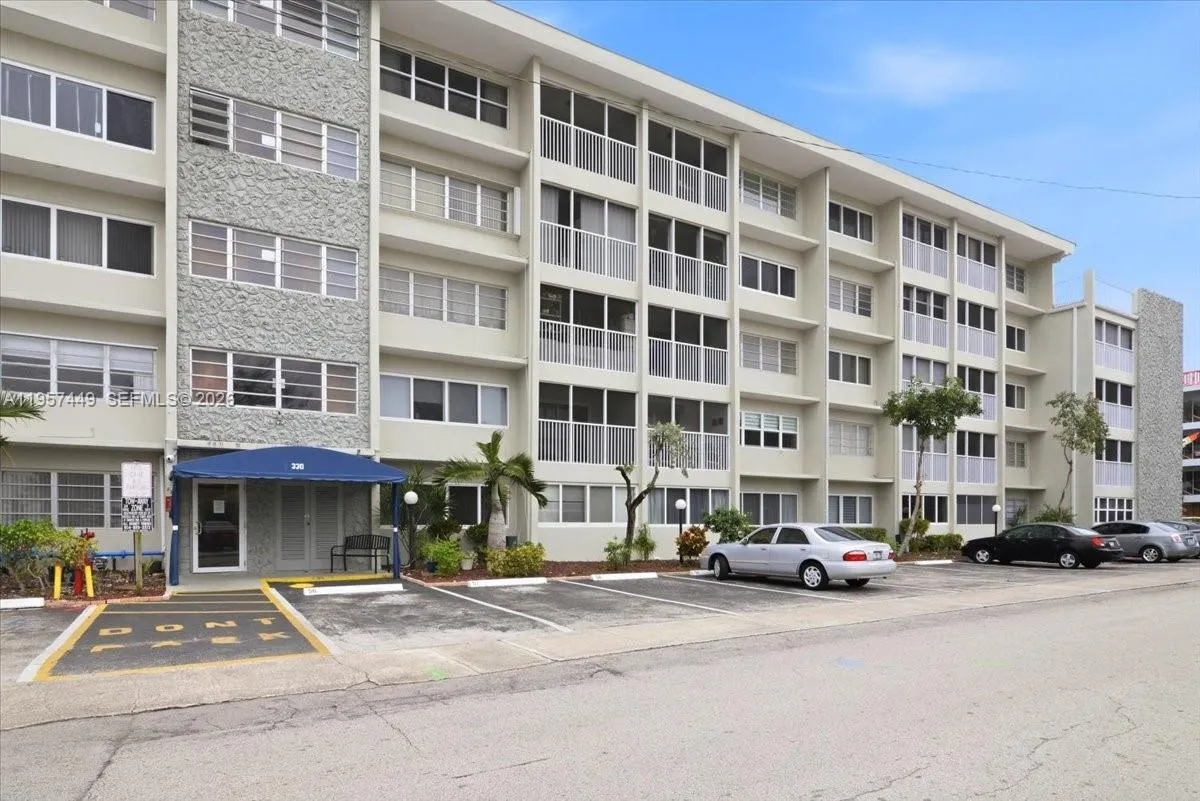Foto de propiedad en 330 SE 2nd Street 501G, Hallandale Beach, FL 33009 Hallandale Beach con MLS#