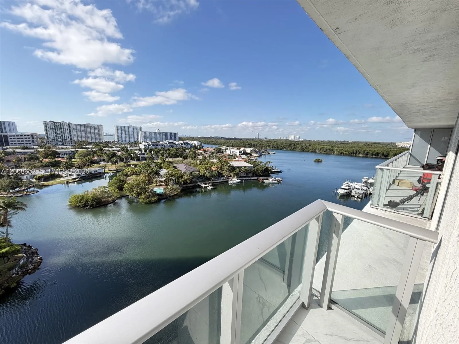 Foto de propiedad en 330 Sunny Isles Boulevard 5-1008, Sunny Isles Beach, FL 33160 Sunny Isles Beach con MLS# 