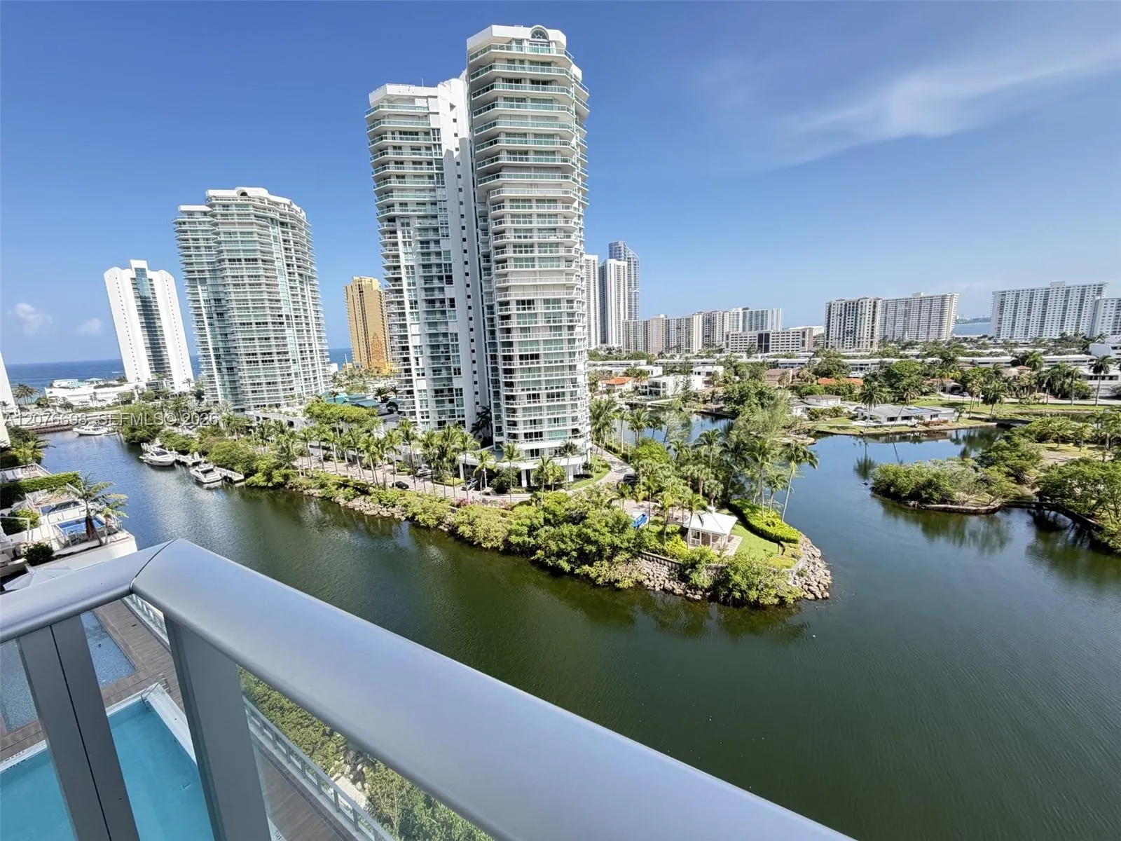 Foto de propiedad en 330 Sunny Isles Boulevard 5-1008, Sunny Isles Beach, FL 33160 Sunny Isles Beach con MLS# 