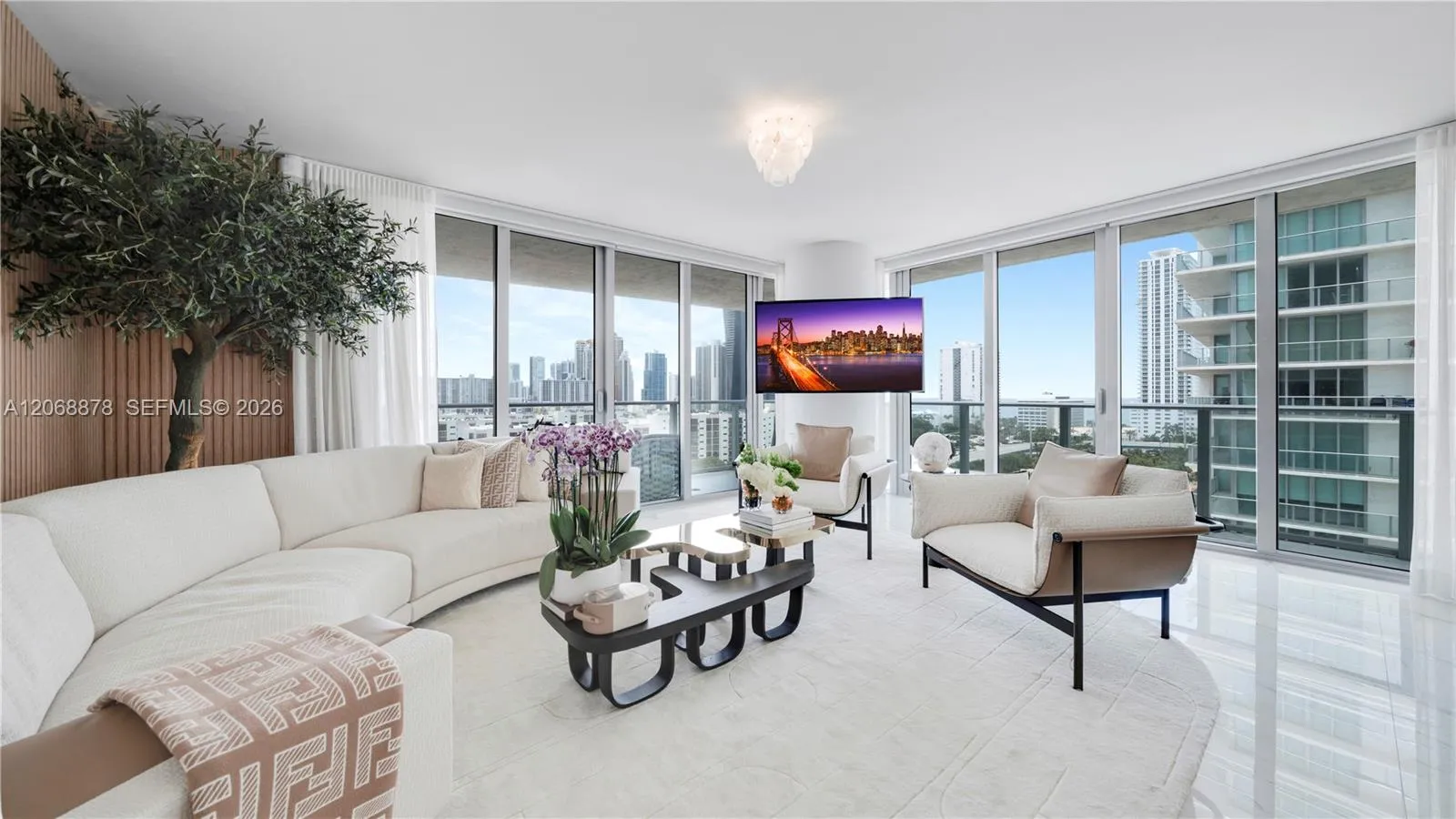 Foto de propiedad en 330 Sunny Isles Boulevard 5-1107, Sunny Isles Beach, FL 33160 Sunny Isles Beach con MLS# 