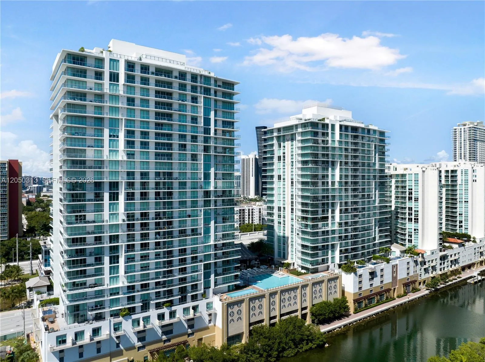 Foto de propiedad en 330 Sunny Isles Boulevard 5-1404, Sunny Isles Beach, FL 33160 Sunny Isles Beach con MLS# 