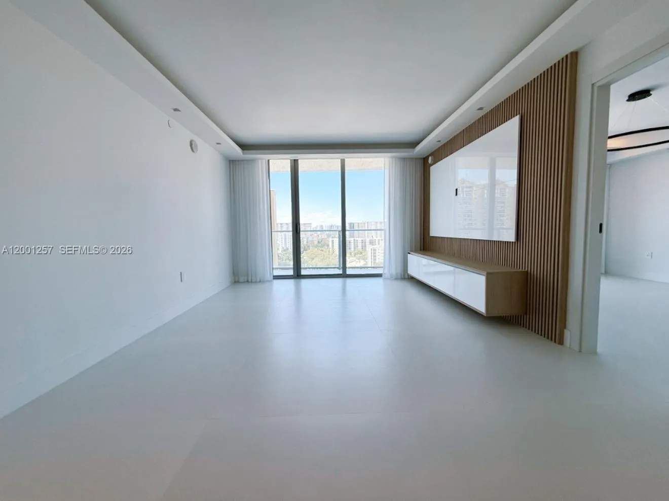 Alquilada 330 Sunny Isles Boulevard 5-1405, Sunny Isles Beach, FL 33160, Sunny Isles Beach, FL 33160