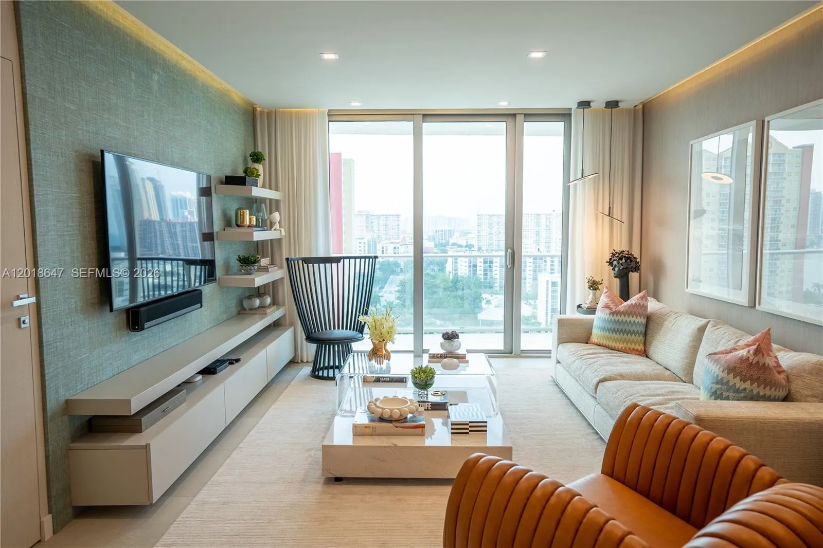 Foto de propiedad en 330 Sunny Isles Boulevard 5-1603, Sunny Isles Beach, FL 33160 Sunny Isles Beach con MLS# 