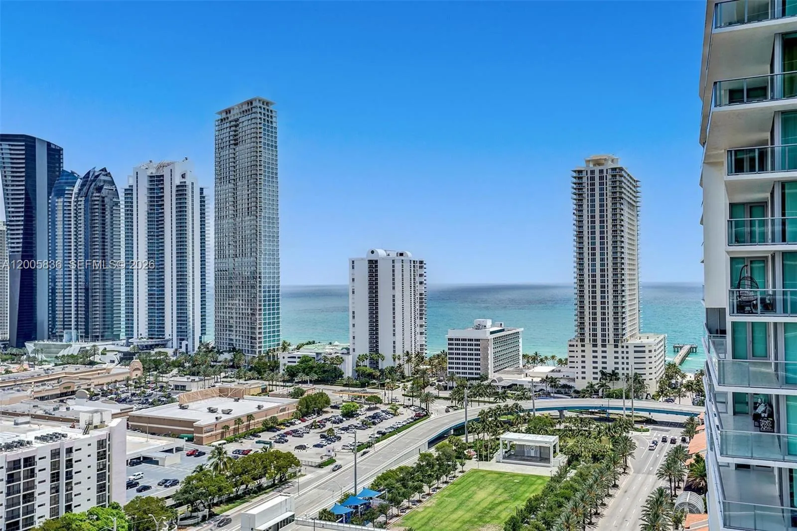 Foto de propiedad en 330 Sunny Isles Boulevard 5-2207, Sunny Isles Beach, FL 33160 Sunny Isles Beach con MLS# 