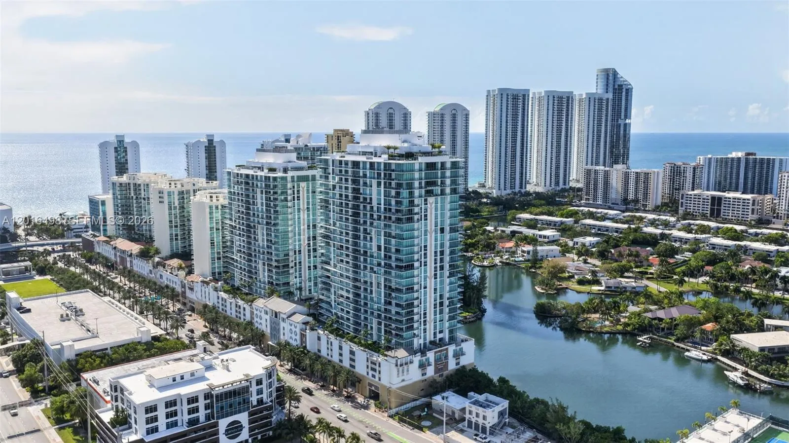 Foto de propiedad en 330 Sunny Isles Boulevard 5-2301, Sunny Isles Beach, FL 33160 Sunny Isles Beach con MLS# 