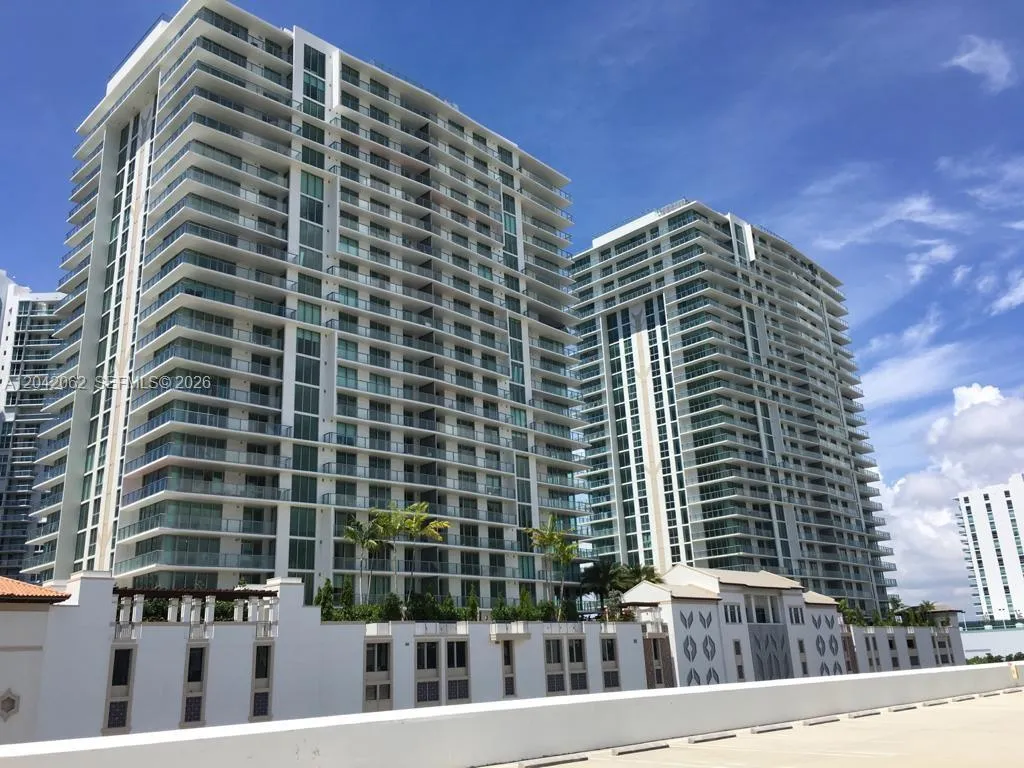 Foto de propiedad en 330 Sunny Isles Boulevard 5-2503, Sunny Isles Beach, FL 33160 Sunny Isles Beach con MLS# 