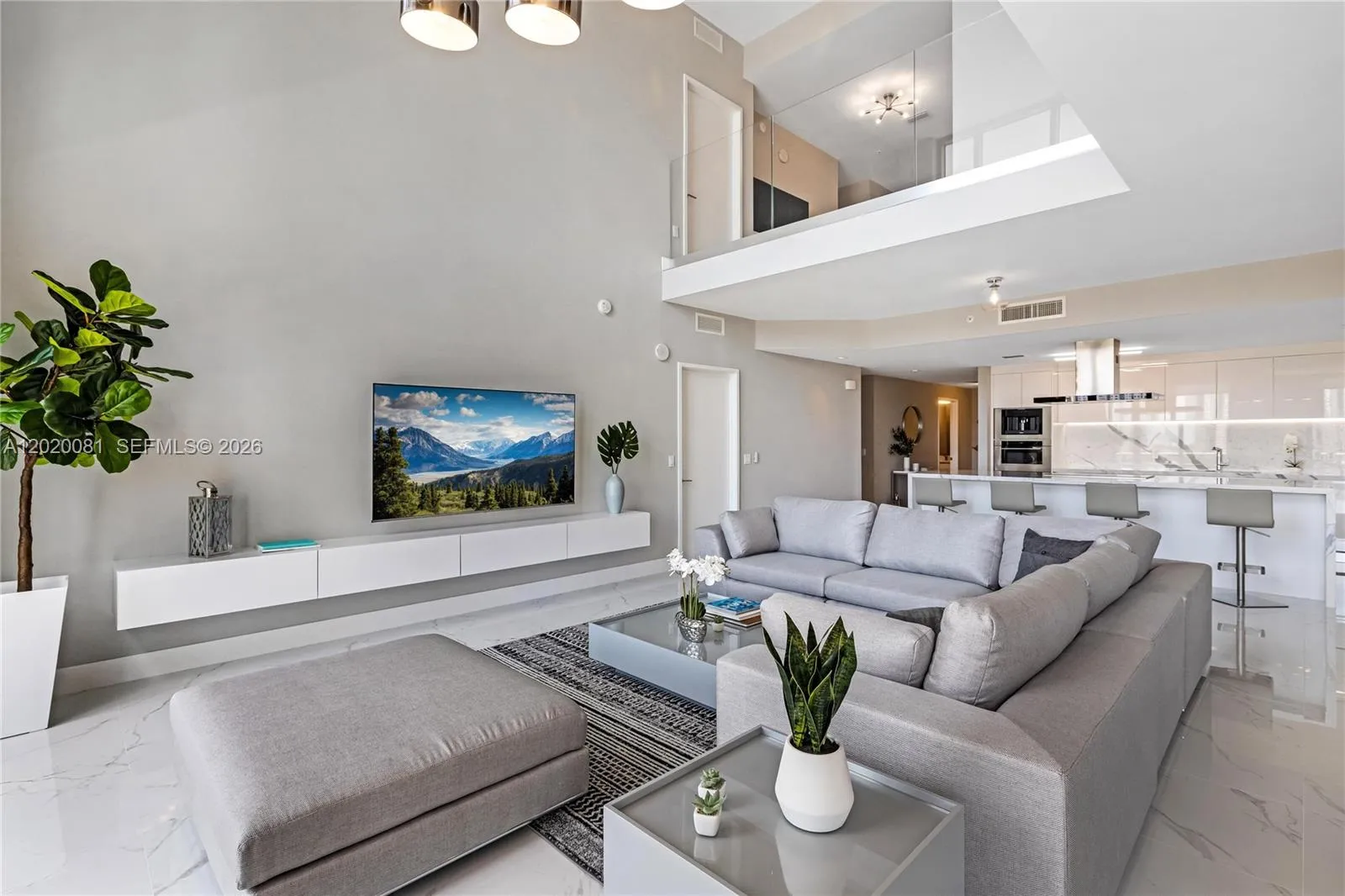 Foto de propiedad en 330 Sunny Isles Boulevard 5-506, Sunny Isles Beach, FL 33160 Sunny Isles Beach con MLS# 