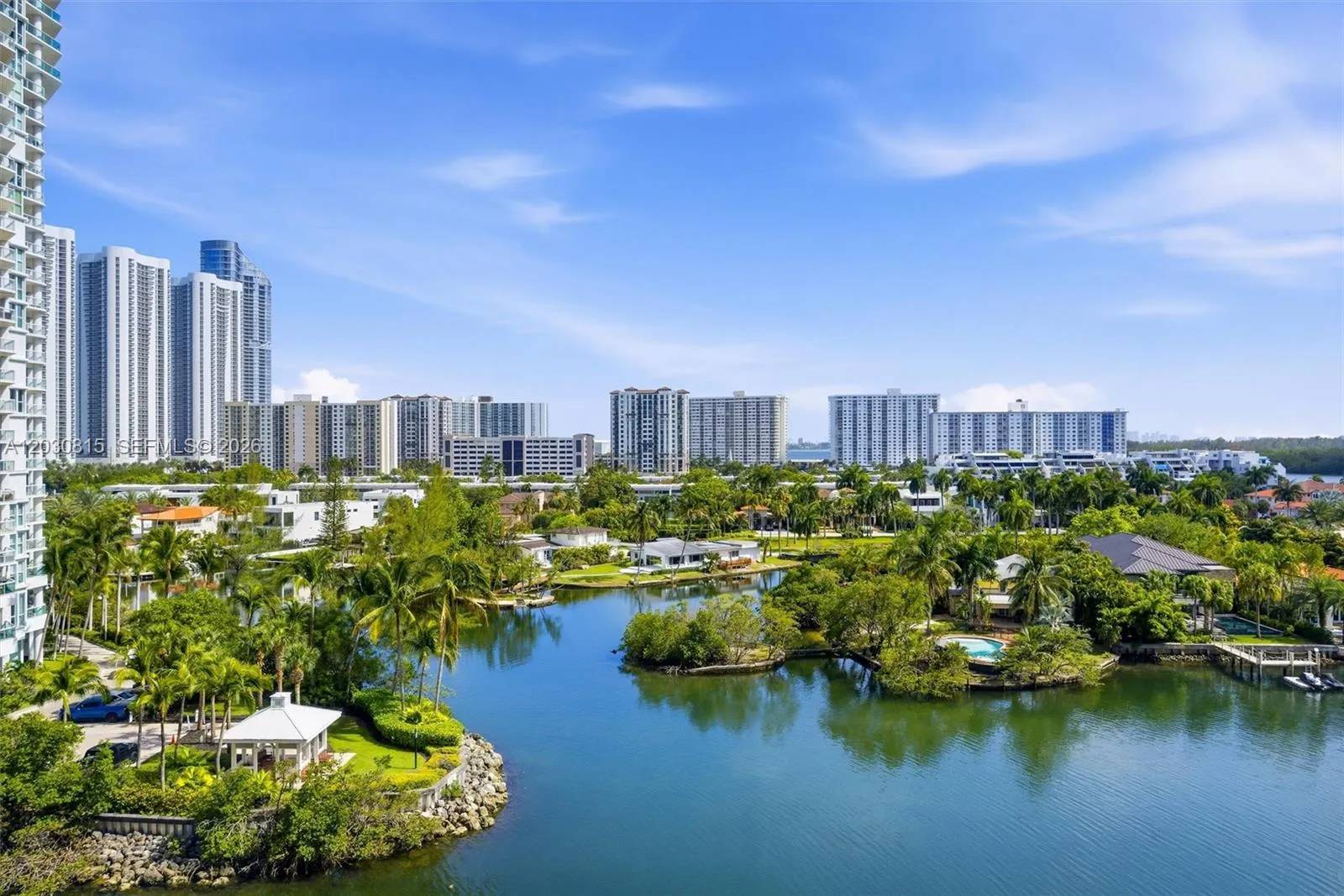 Foto de propiedad en 330 Sunny Isles Boulevard 5-708, Sunny Isles Beach, FL 33160 Sunny Isles Beach con MLS# 