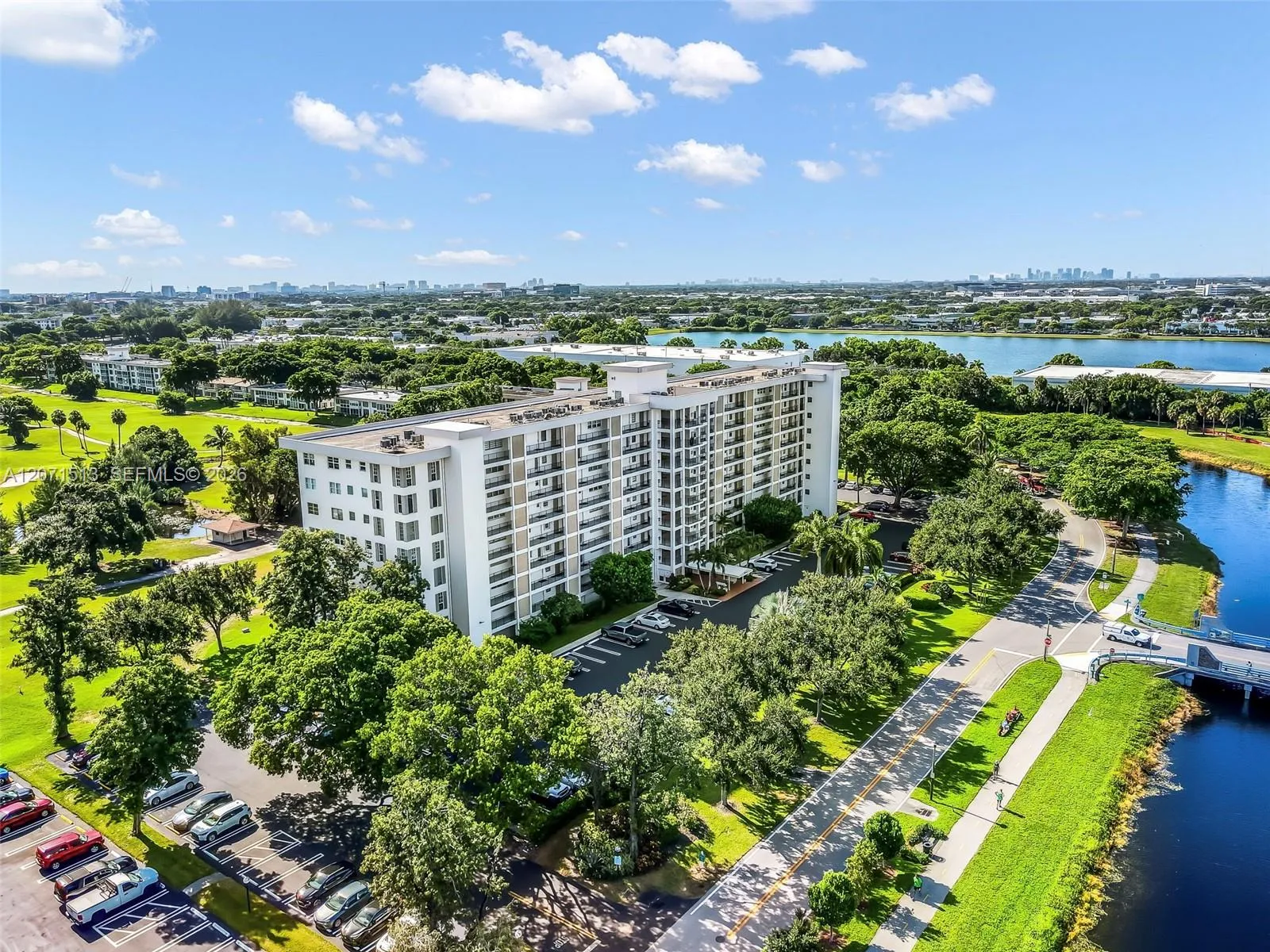 En Venta 3300 N Palm Aire Drive 910, Pompano Beach, FL 33069, Pompano Beach, FL 33069