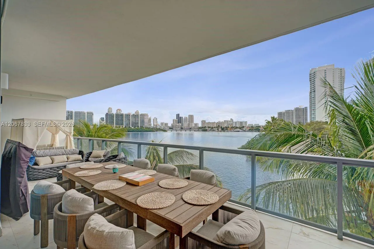 En Venta 3300 NE 188th Street 210, Aventura, FL 33180, Aventura, FL 33180