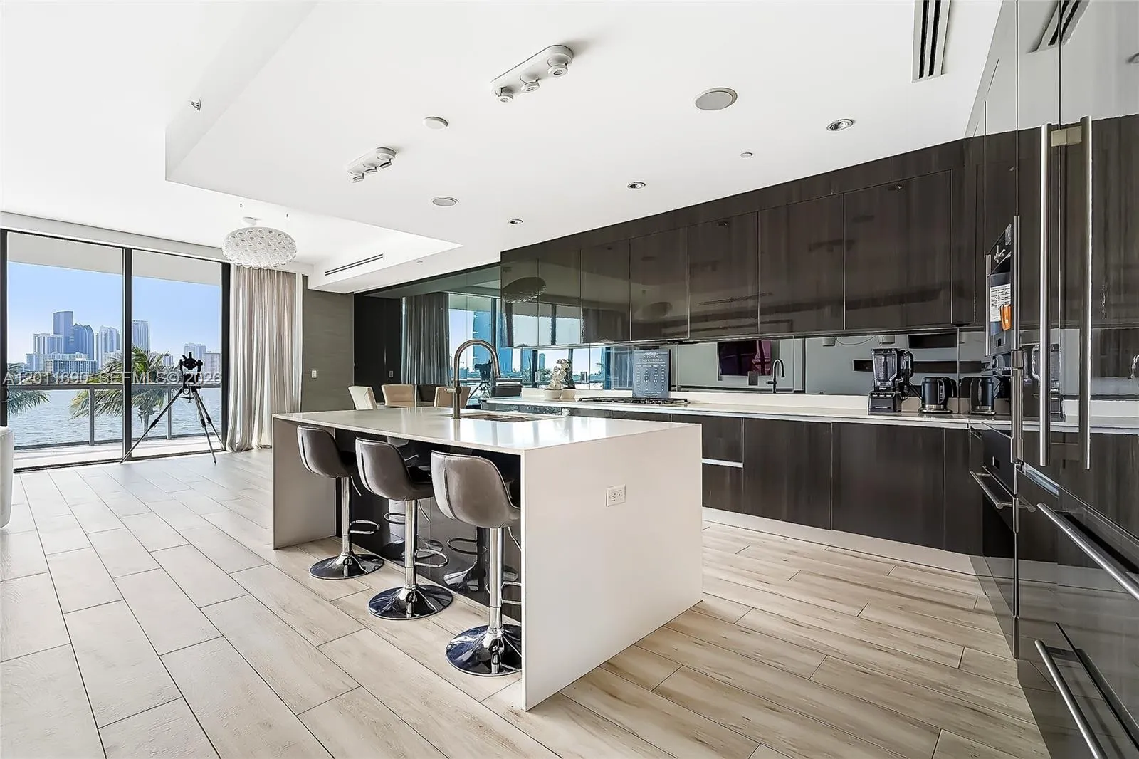 Foto de propiedad en 3300 NE 188th Street 216, Aventura, FL 33180 Aventura con MLS# 