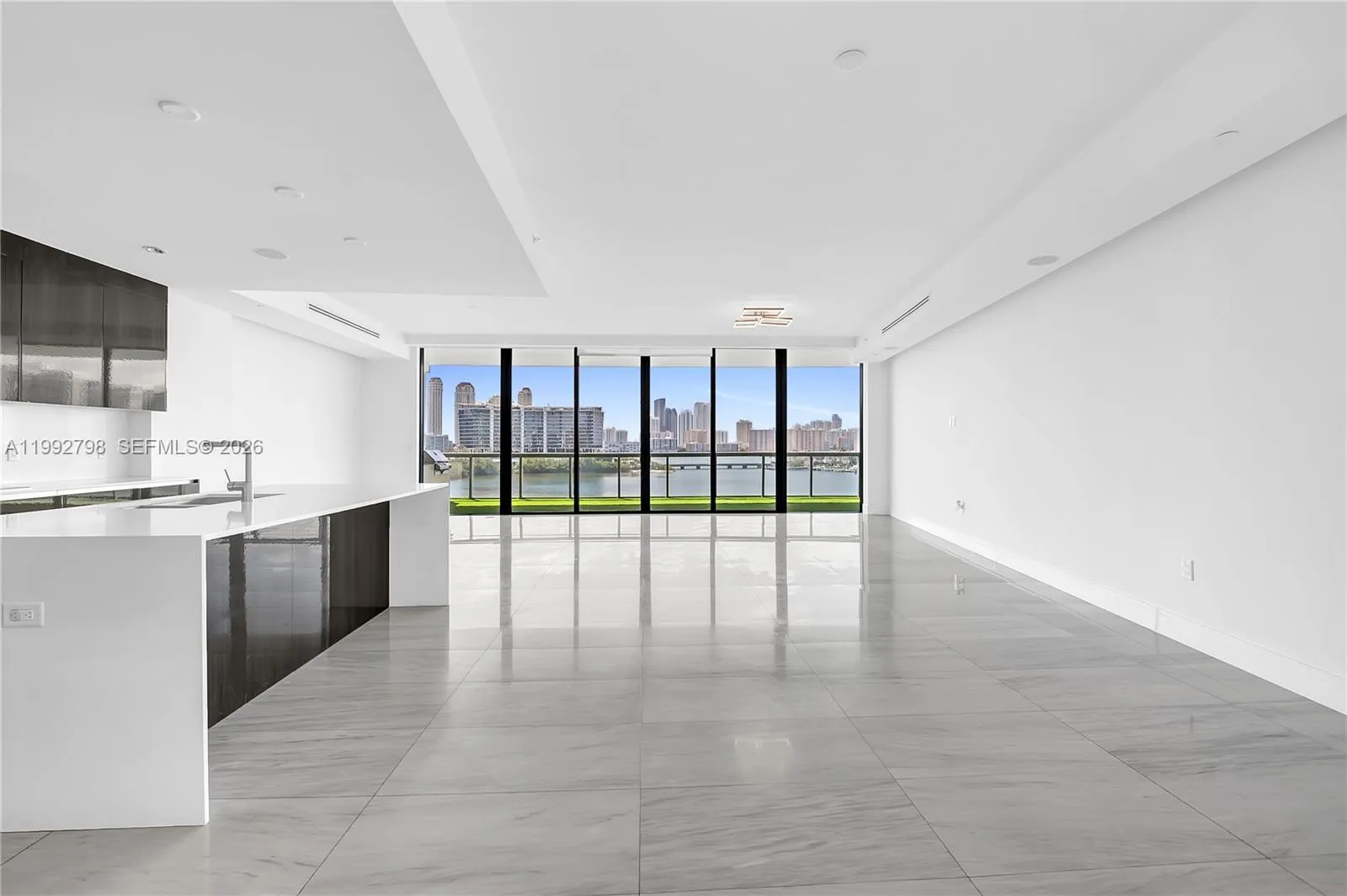 Foto de propiedad en 3300 NE 188th Street 615, Aventura, FL 33180 Aventura con MLS# 