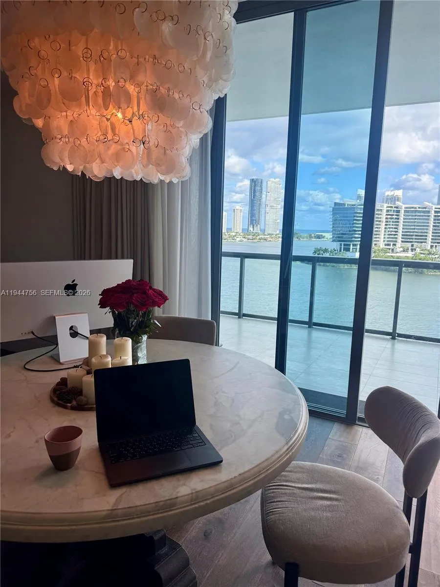 Foto de propiedad en 3300 NE 188th Street 917, Aventura, FL 33180 Aventura con MLS# 