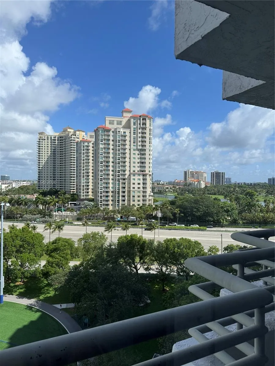 Foto de propiedad en 3300 NE 191st Street 1001, Aventura, FL 33180 Aventura con MLS# 