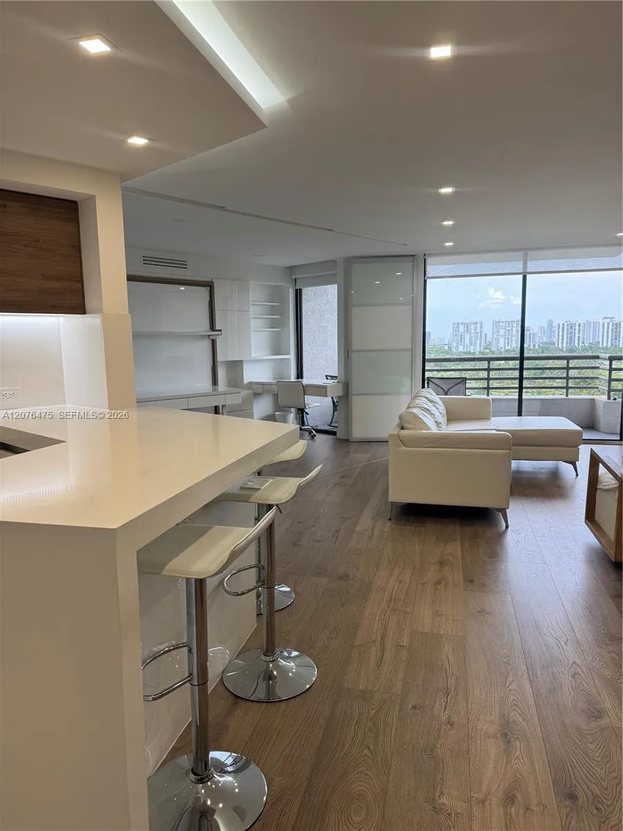 Foto de propiedad en 3300 NE 191st Street 1610, Aventura, FL 33180 Aventura con MLS# 