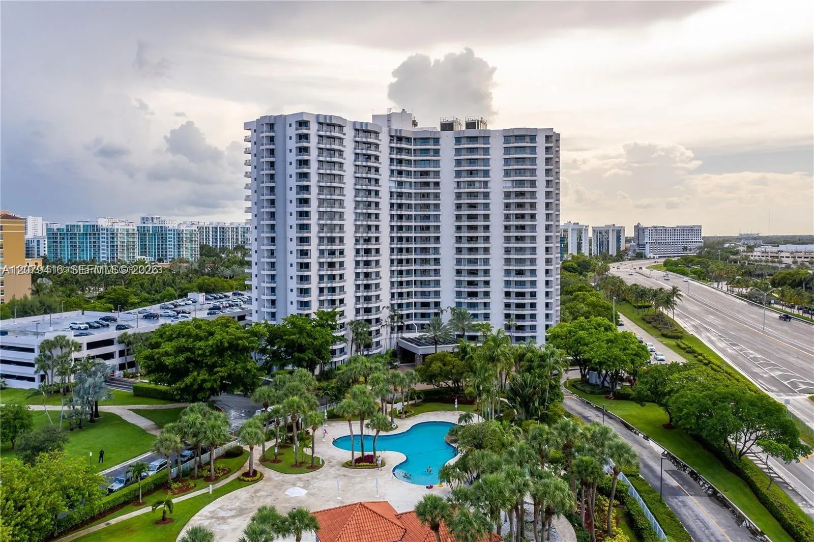 Foto de propiedad en 3300 NE 191st Street 1615, Aventura, FL 33180 Aventura con MLS# 