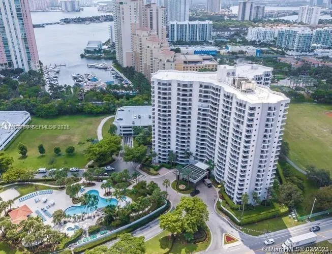 Foto de propiedad en 3300 NE 191st Street 1807, Aventura, FL 33180 Aventura con MLS# 