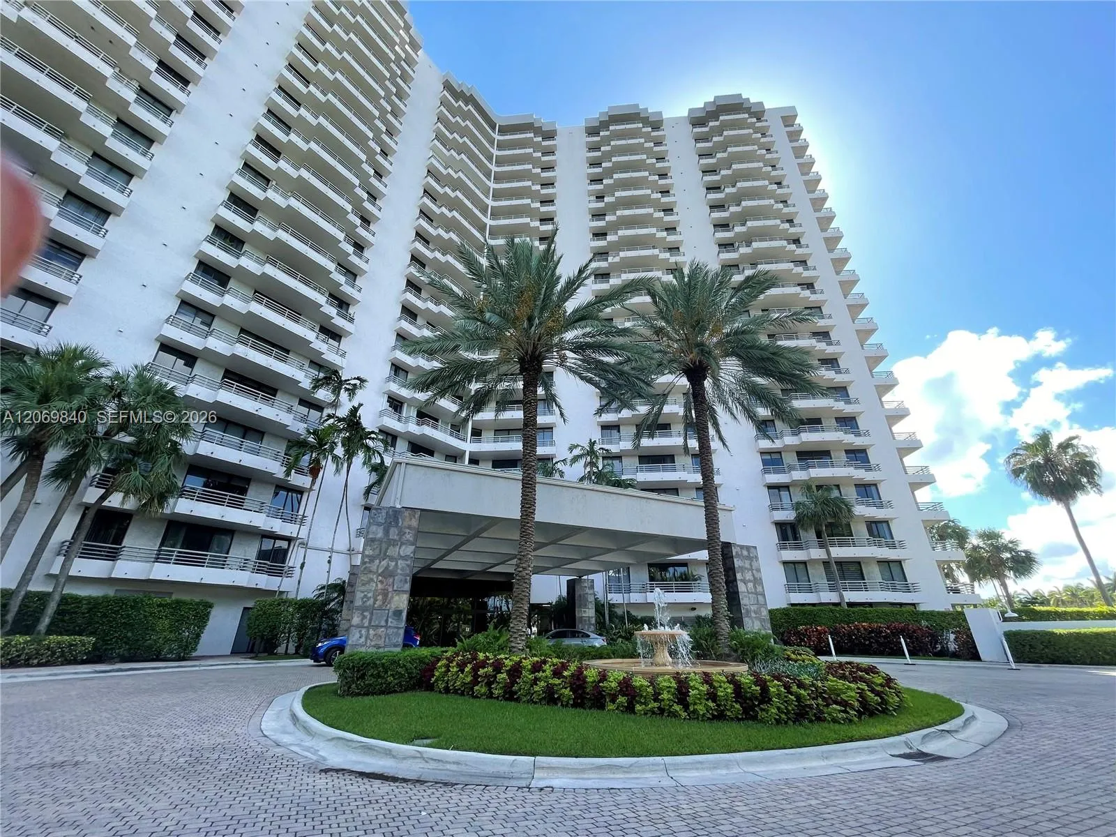 Foto de propiedad en 3300 NE 191st Street 1918, Aventura, FL 33180 Aventura con MLS# 