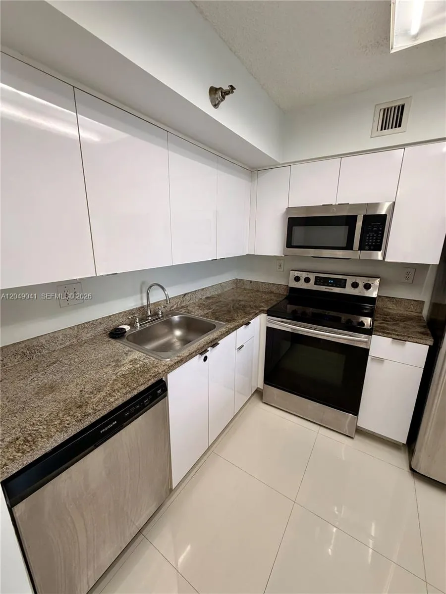 Foto de propiedad en 3300 NE 191st Street 404, Aventura, FL 33180 Aventura con MLS# 