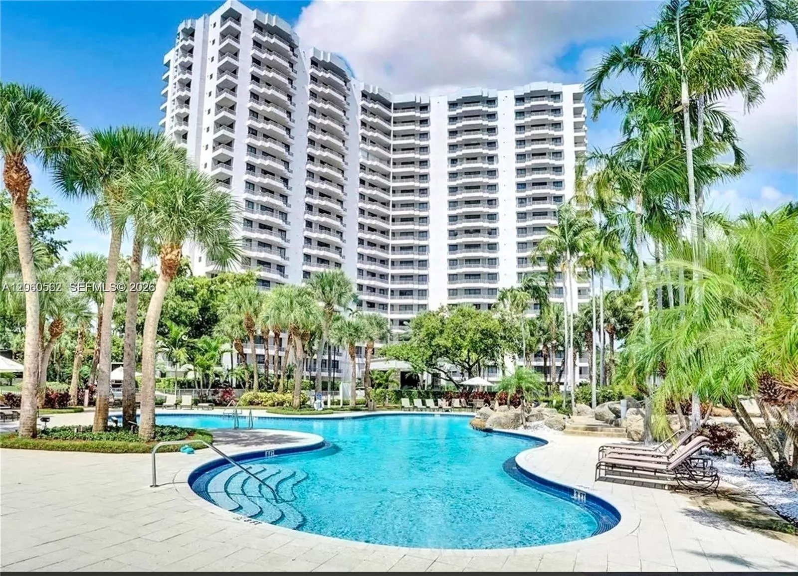 Foto de propiedad en 3300 NE 191st Street 501, Aventura, FL 33180 Aventura con MLS# 