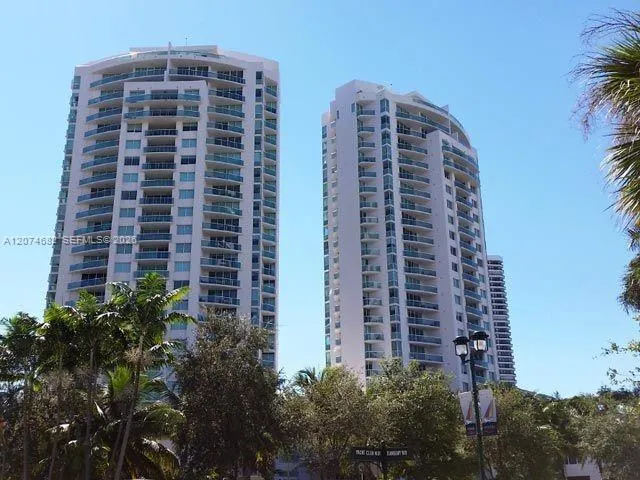 Foto de propiedad en 3300 NE 191st Street 502, Aventura, FL 33180 Aventura con MLS# 
