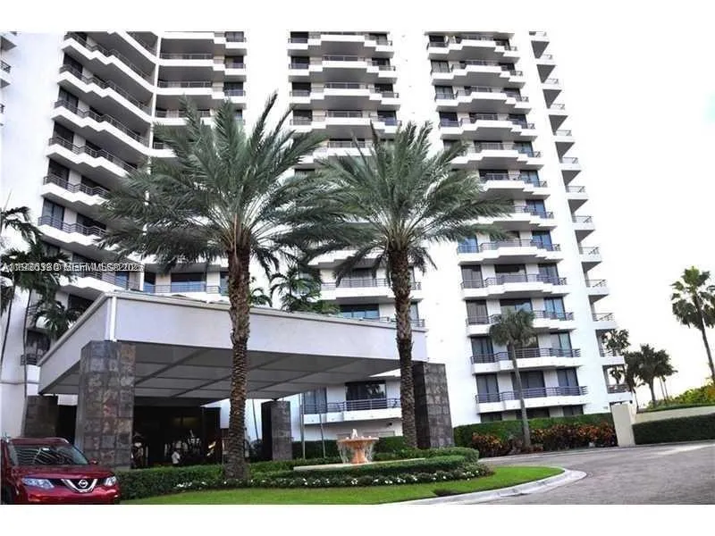Foto de propiedad en 3300 NE 191st Street 518, Aventura, FL 33180 Aventura con MLS# 