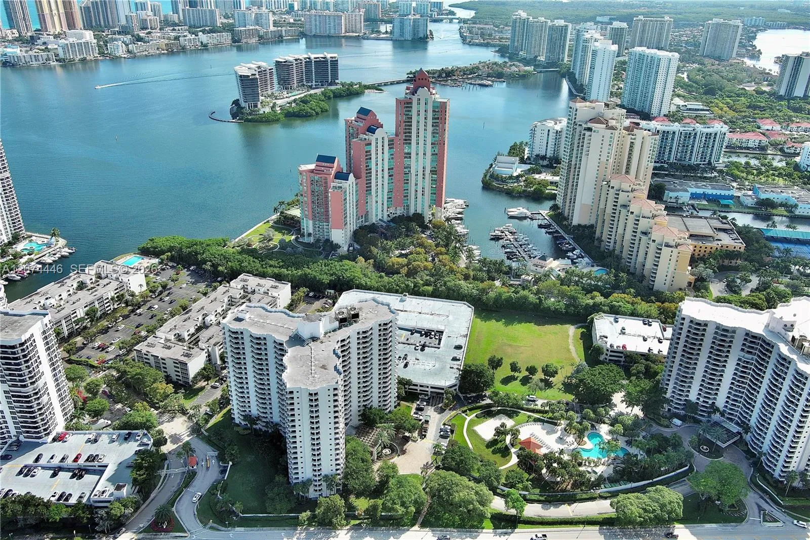 Foto de propiedad en 3300 NE 192nd Street LP06, Aventura, FL 33180 Aventura con MLS# 