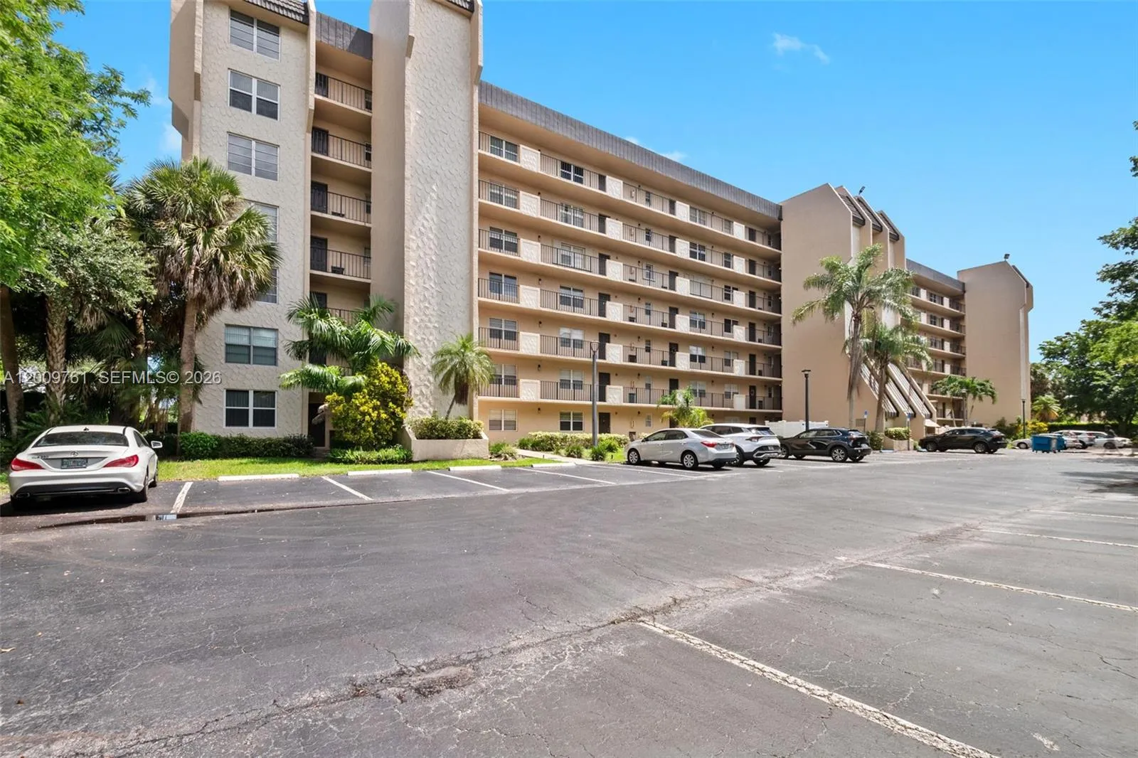 Foto de propiedad en 3300 W Rolling Hills Circle 510, Davie, FL 33328 Davie con MLS# 