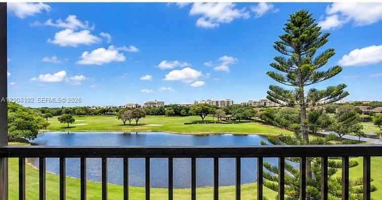 Foto de propiedad en 3300 W Rolling Hills Circle 606, Davie, FL 33328 Davie con MLS# 