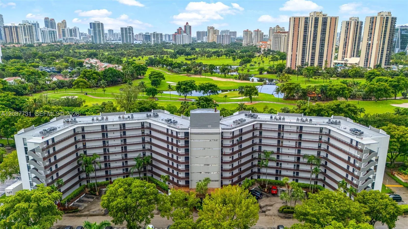 En Venta 3301 N Country Club Drive 208, Aventura, FL 33180, Aventura, FL 33180
