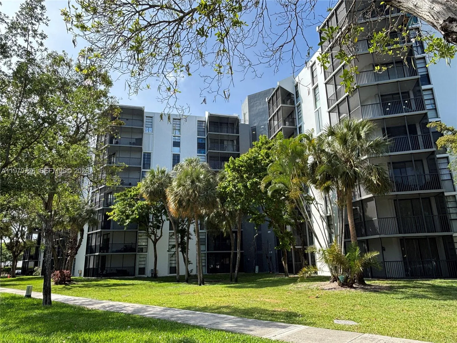 Foto de propiedad en 3301 N Country Club Drive 211, Aventura, FL 33180 Aventura con MLS# 