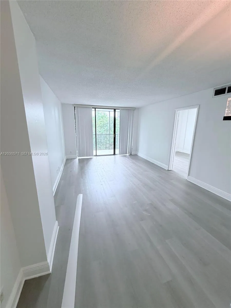 Foto de propiedad en 3301 N Country Club Drive 407, Aventura, FL 33180 Aventura con MLS# 