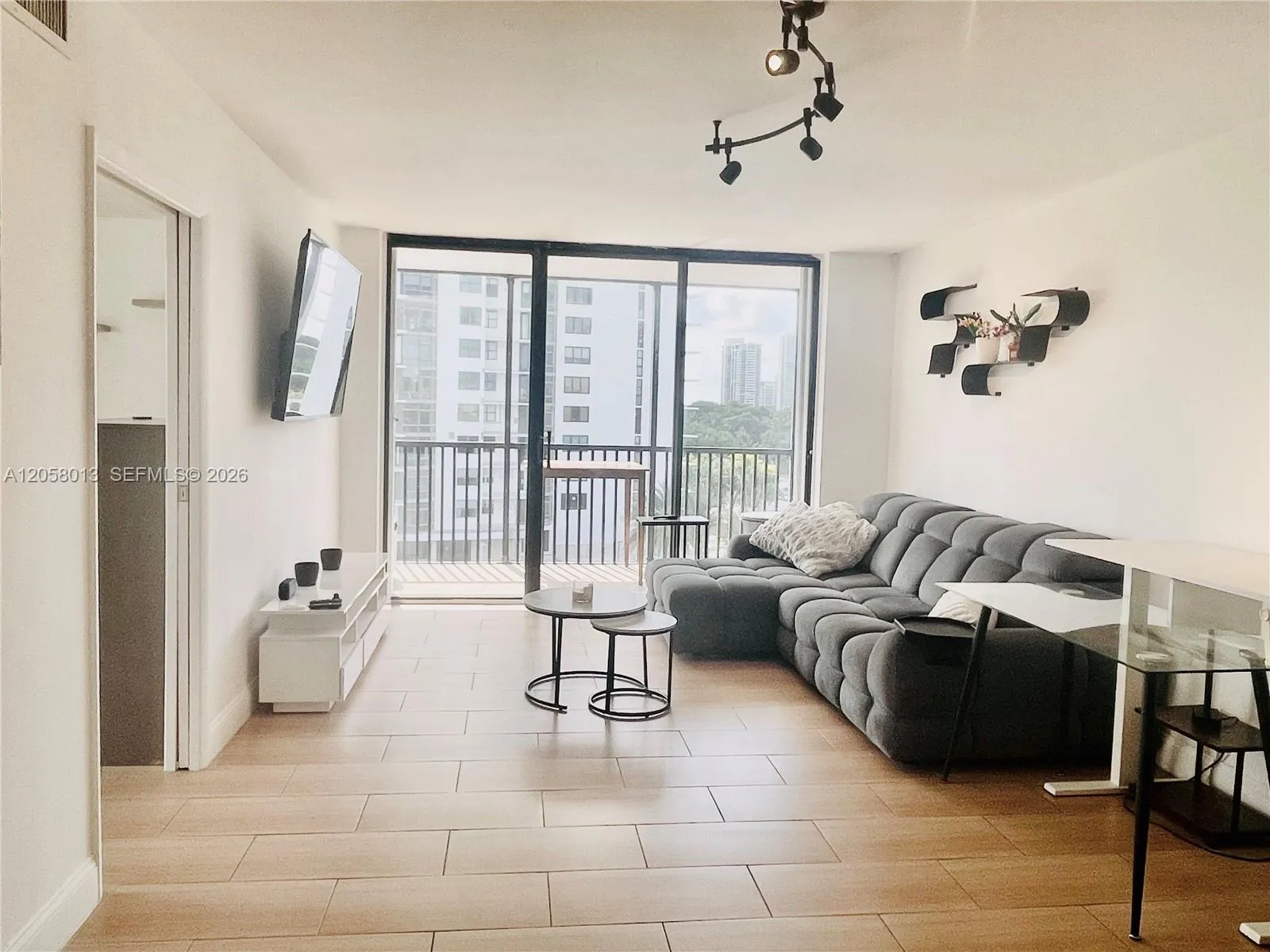 Foto de propiedad en 3301 N Country Club Drive 712, Aventura, FL 33180 Aventura con MLS# 
