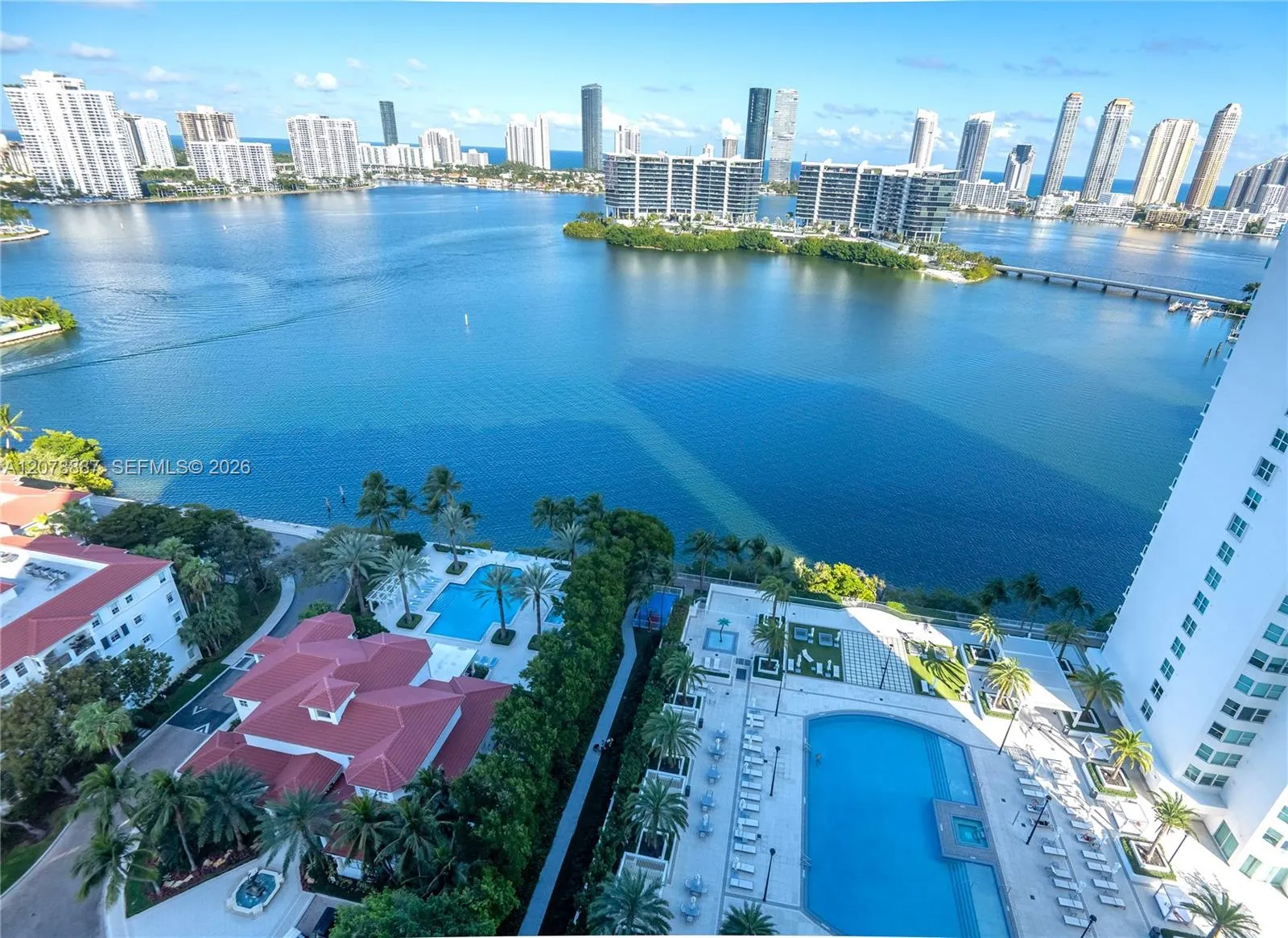 Foto de propiedad en 3301 NE 183rd Street 1105, Aventura, FL 33160 Aventura con MLS# 