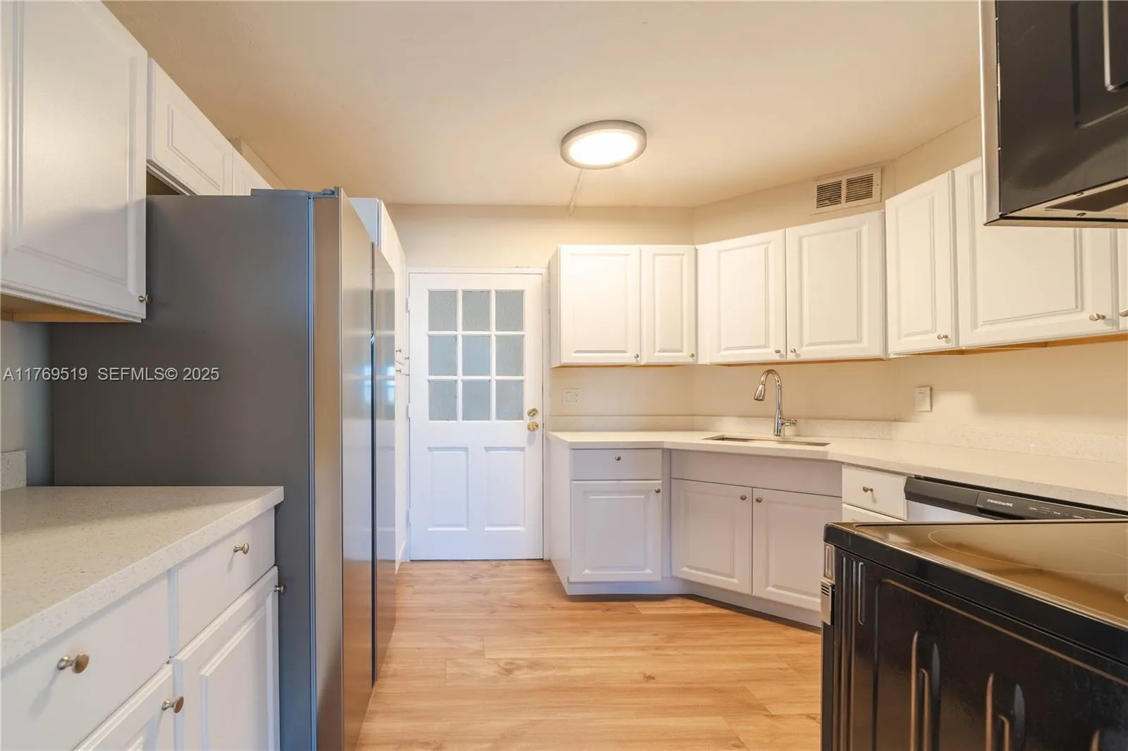 Foto de propiedad en 3301 Spanish Moss Terrace 802, Lauderhill, FL 33319 Lauderhill con MLS# 