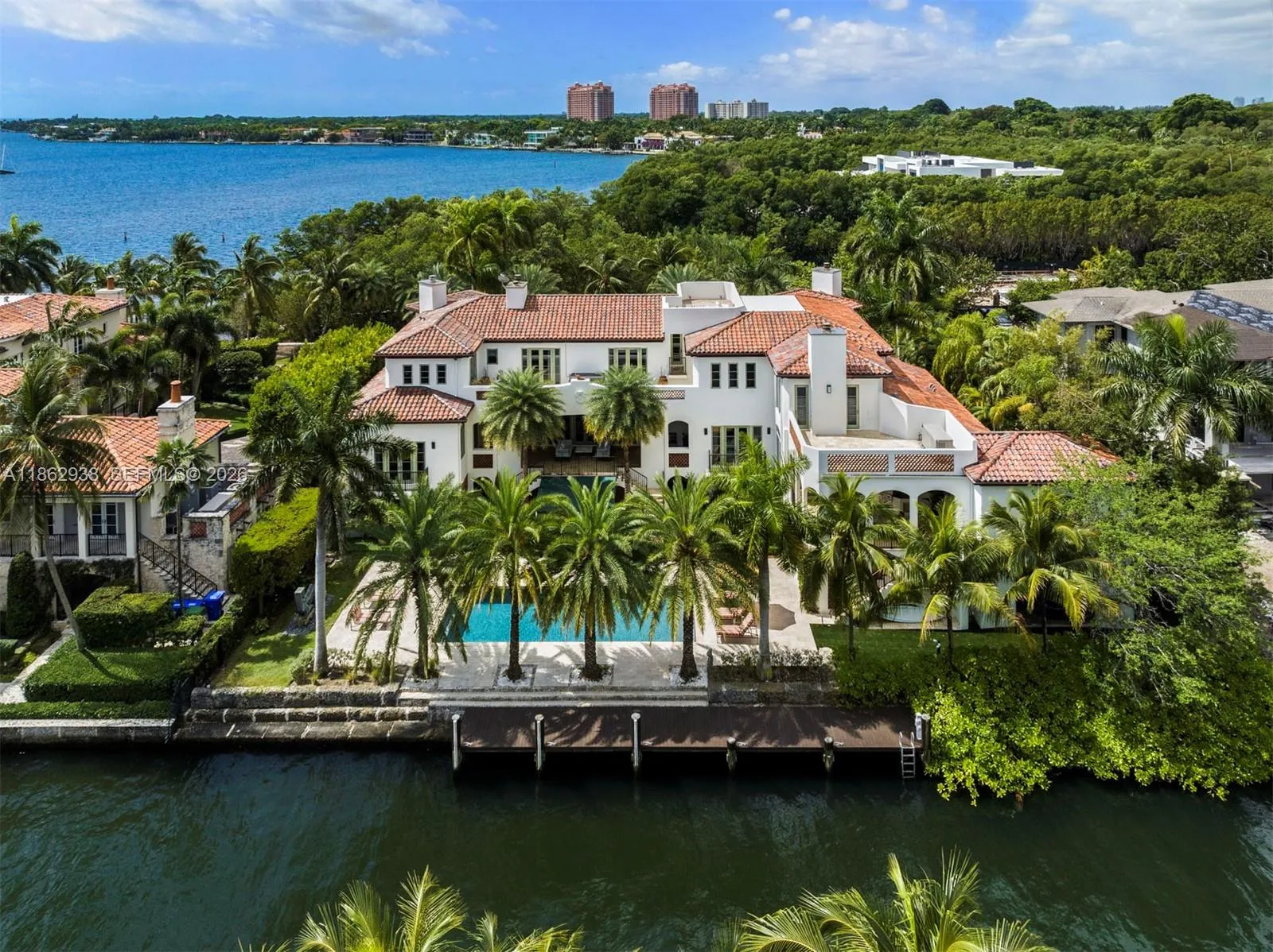 Foto de propiedad en 3305 S Moorings Way, Miami, FL 33133 Miami con MLS# 