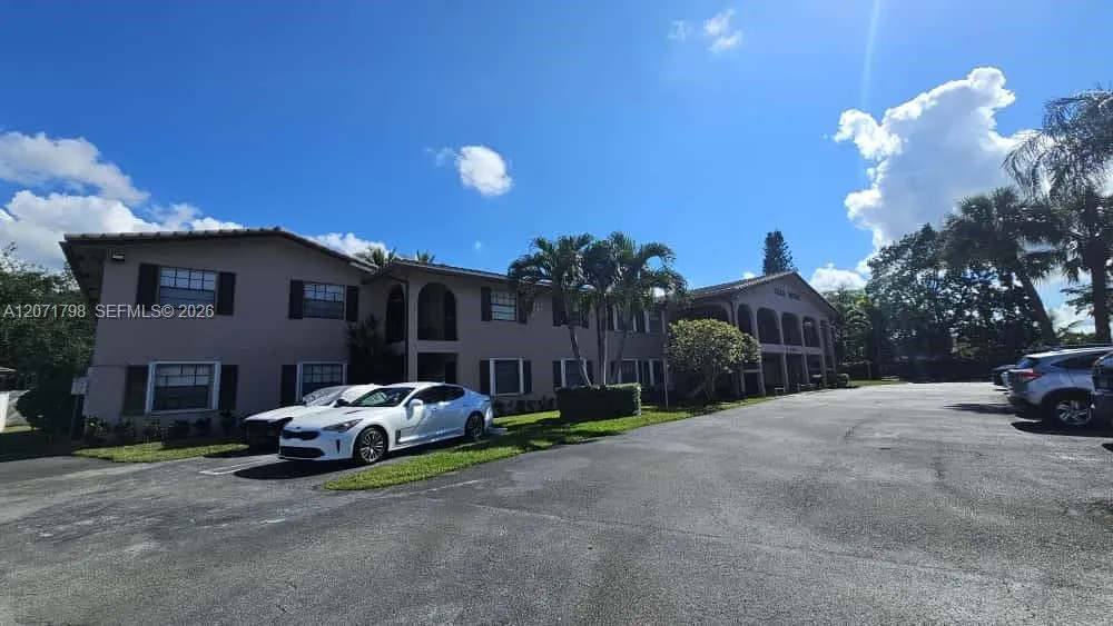 Foto de propiedad en 3307 NW 108th Drive 9, Coral Springs, FL 33065 Coral Springs con MLS# 