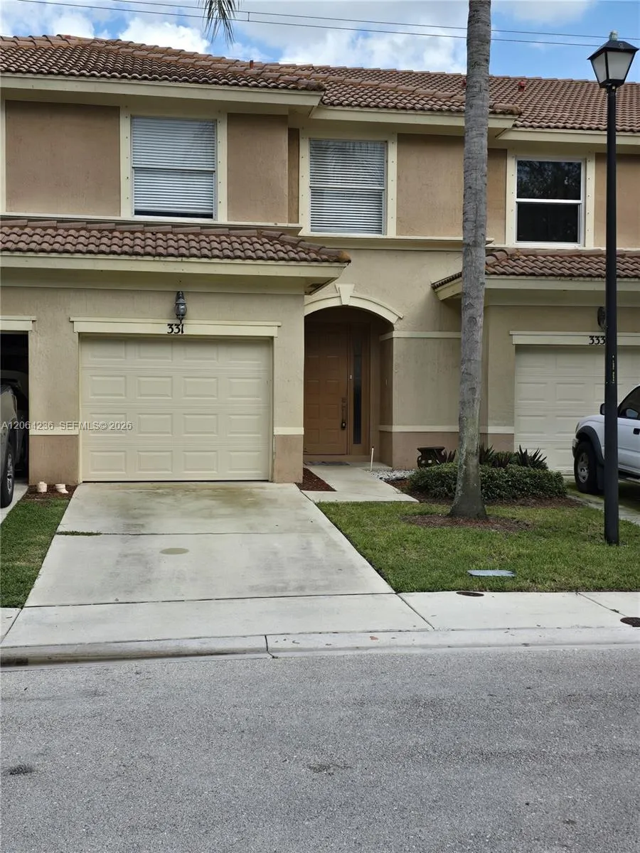 Foto de propiedad en 331 River Bluff Lane, Royal Palm Beach, FL 33411 Royal Palm Beach con MLS# 