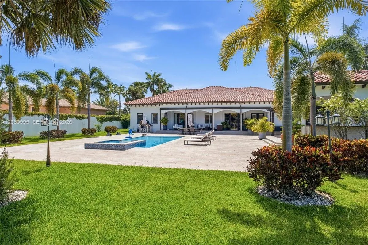 Foto de propiedad en 331 SW 124th Avenue, Miami, FL 33184 Miami con MLS# 