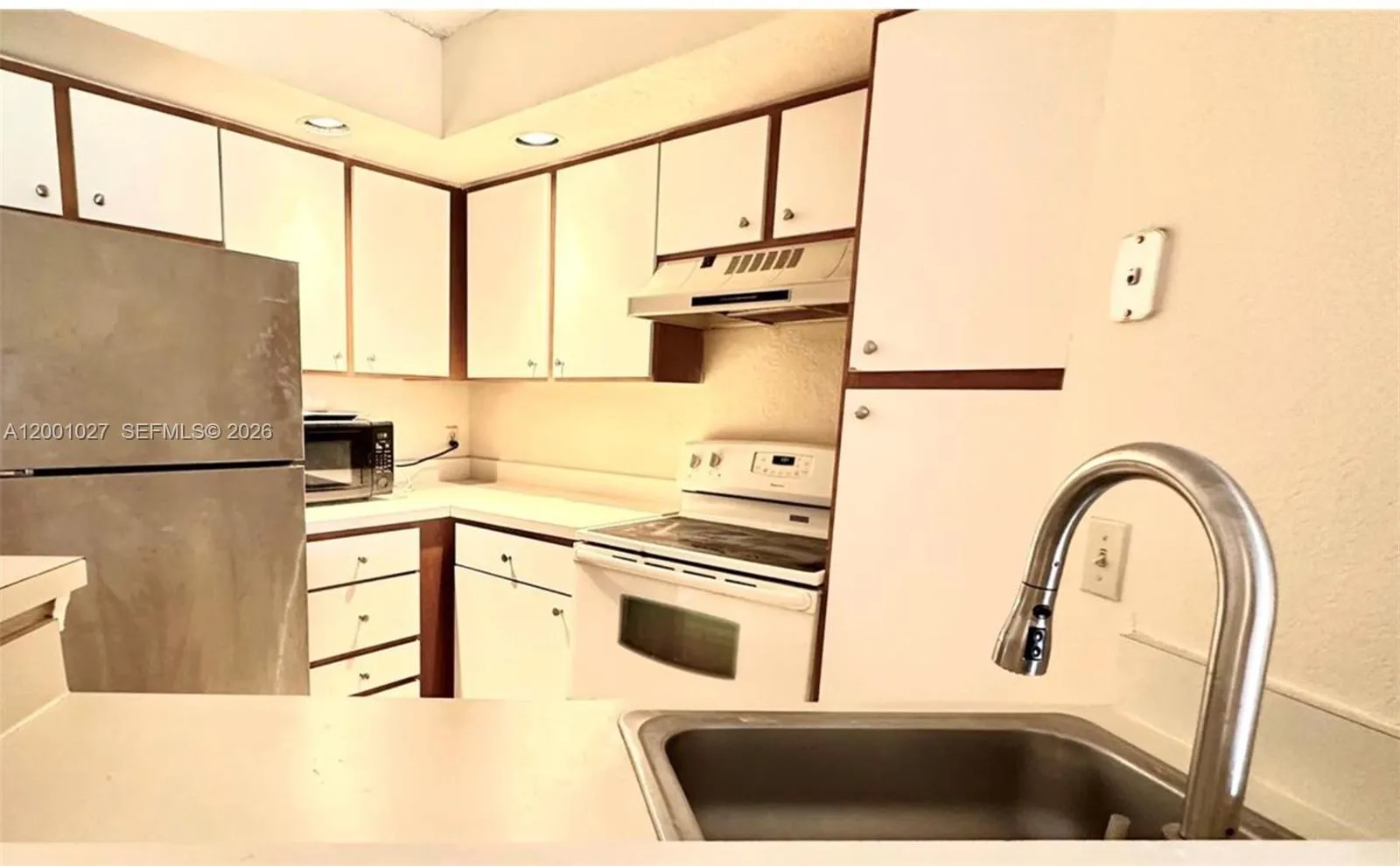 Foto de propiedad en 3310 N Pinewalk Drive N 1823, Margate, FL 33063 Margate con MLS# 