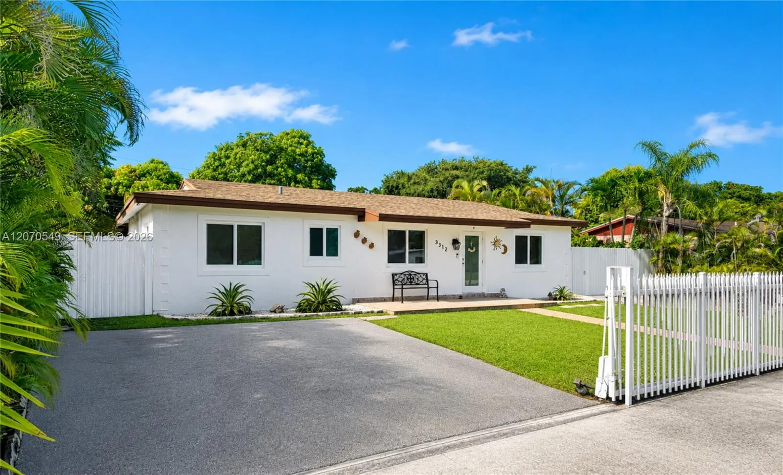 Foto de propiedad en 3312 NW 182nd Street, Miami Gardens, FL 33056 Miami Gardens con MLS# 