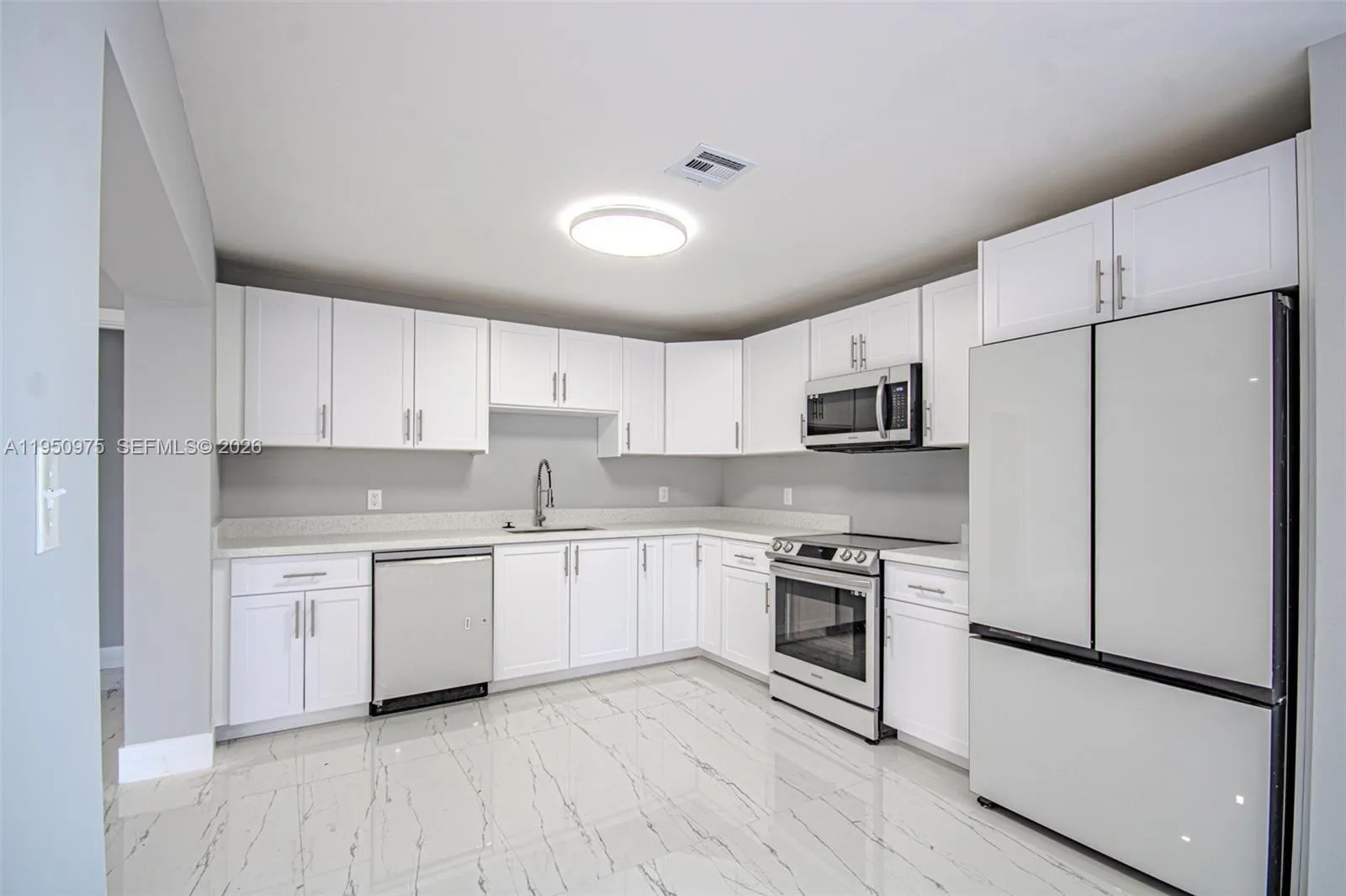 Foto de propiedad en 3313 NW 36th Terrace, Lauderdale Lakes, FL 33309 Lauderdale Lakes con MLS# 