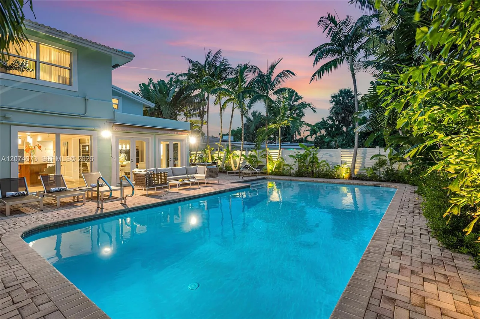 Foto de propiedad en 3317 NE 16th Court, Fort Lauderdale, FL 33305 Fort Lauderdale con MLS# 