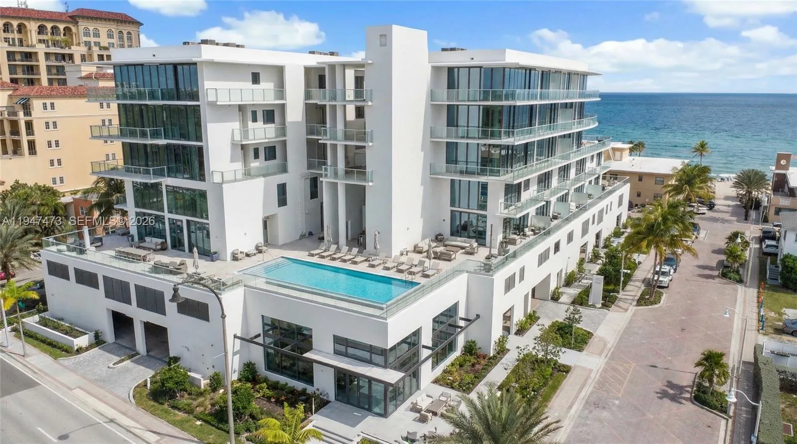 Foto de propiedad en 3319 N Ocean Drive TH5, Hollywood, FL 33019 Hollywood con MLS# 